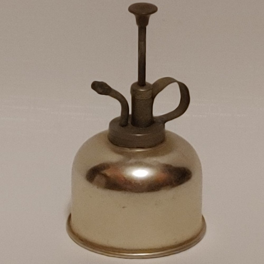 Vintage Brass Thumb Pump Oil Can Sprayer Maker 555 No 111 Made in Taiwan